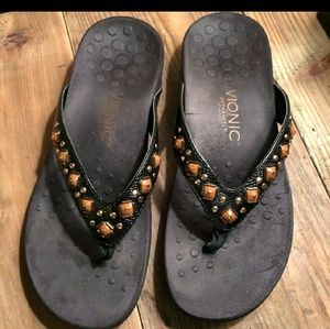 Vionic with Orthaheel technology